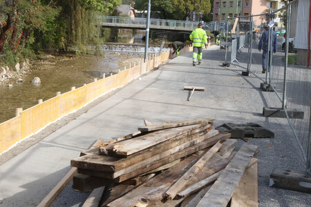 OBNOVA OGRAJE PRI NOVI BRVI ČEZ CERKNIŠČICO 02 FOTO LJUBO VUKELIČ